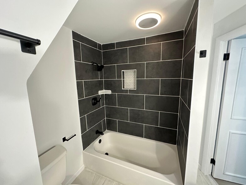 Building Photo - 2323 Patterson Ave