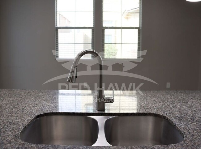 Building Photo - 250 N Sandal