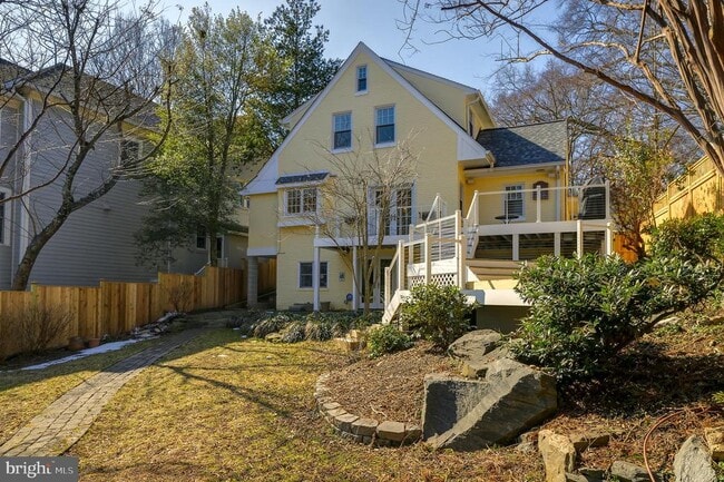 Building Photo - 5717 Chevy Chase Pkwy NW