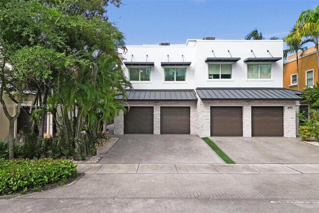 Building Photo - 453 SW 5th Ave