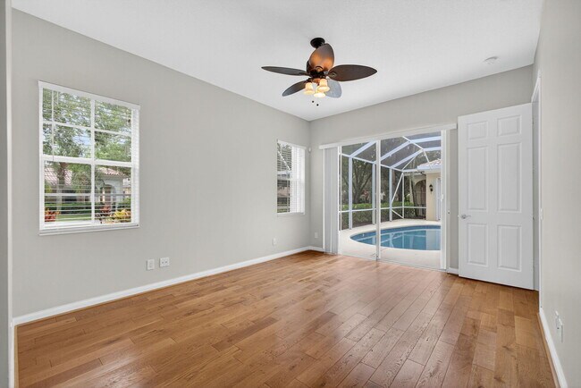 Building Photo - 121 Savona Dr