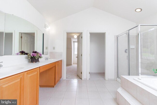 Building Photo - 17 Landon Way