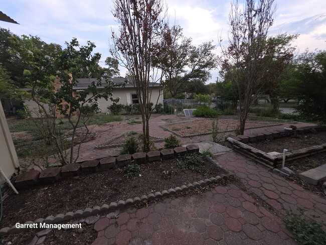 Building Photo - 3/2 Remodeled Home in Lampasas