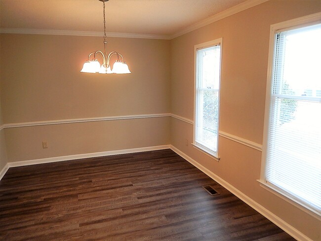 Building Photo - 502 Tyler Run Dr