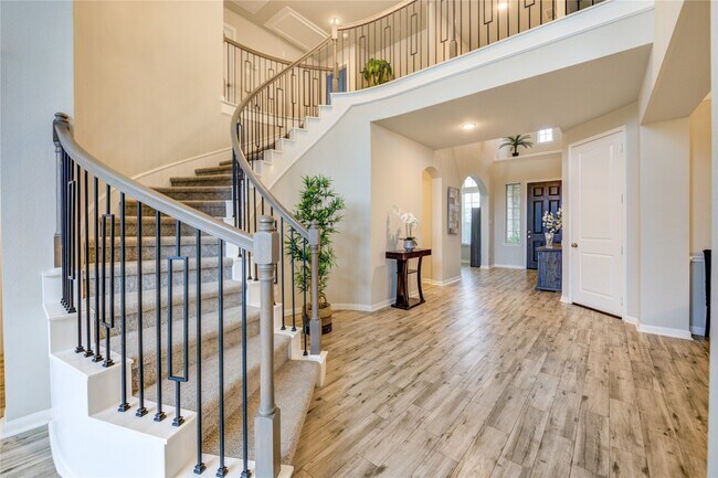 Building Photo - 2727 Camellia Ave