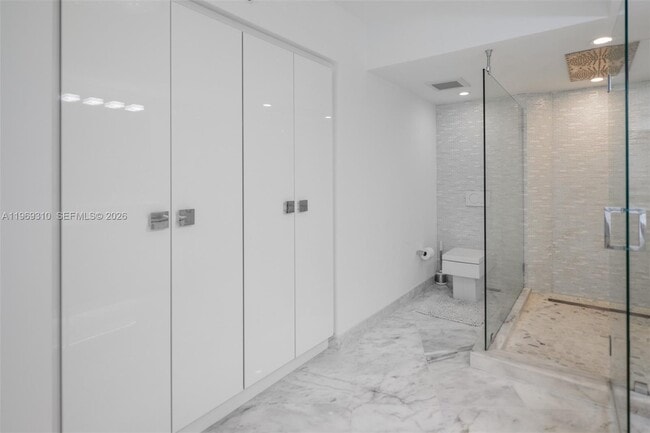 Building Photo - 19195 NE 36th Pl