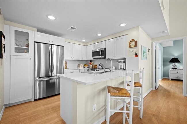 Building Photo - 301 Mainsail Cir