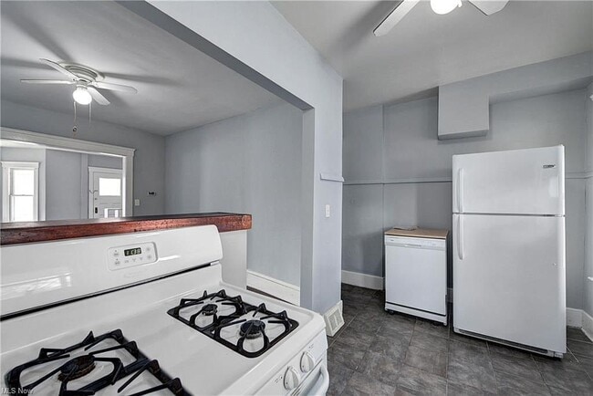 kitchen - 1377 Cove Ave