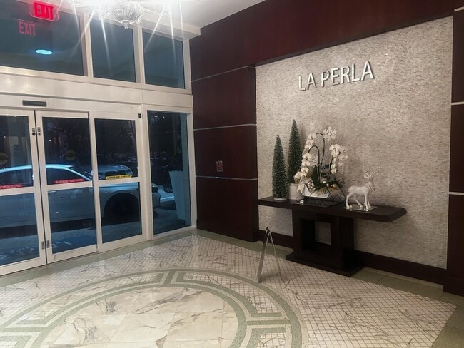 Building Photo - 16699 Collins Ave