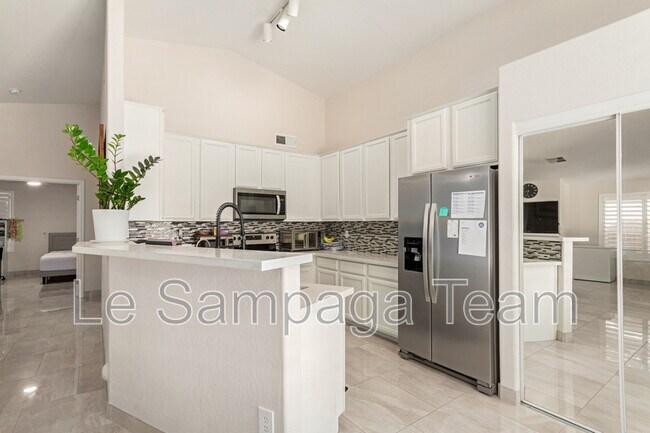 Building Photo - 1448 N Saddle St