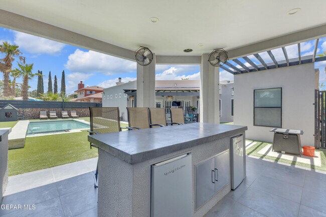 Building Photo - 2085 Paseo Del Prado Dr