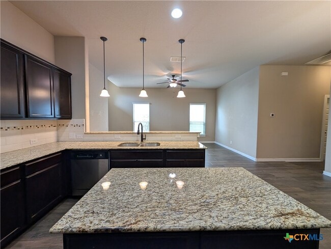 Building Photo - 2213 Avery Village