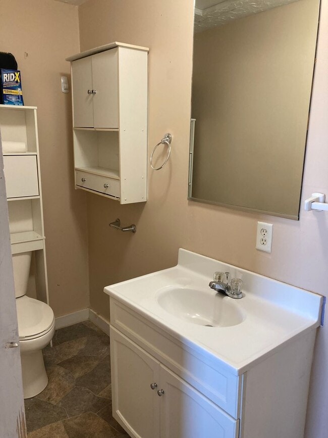 Building Photo - Affordable 2-Bedroom Home Near Ankeny