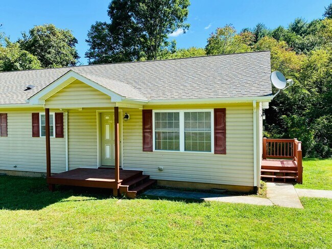Building Photo - 1348 NC-194