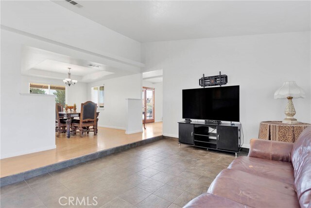 Building Photo - 26665 Lakeview Dr