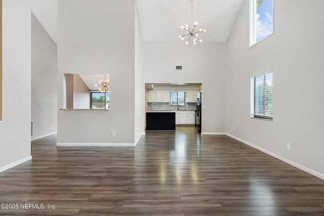 Building Photo - 17 Clinton Ct S