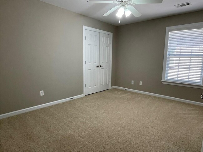 Building Photo - 2871 Royston Dr