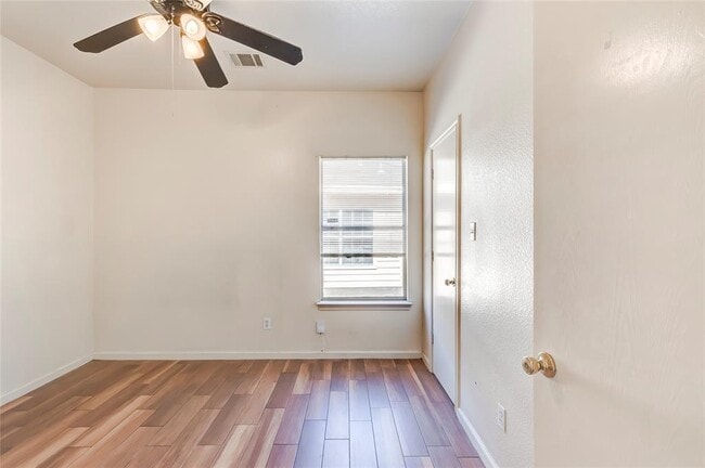 Building Photo - 2808 Southampton Way