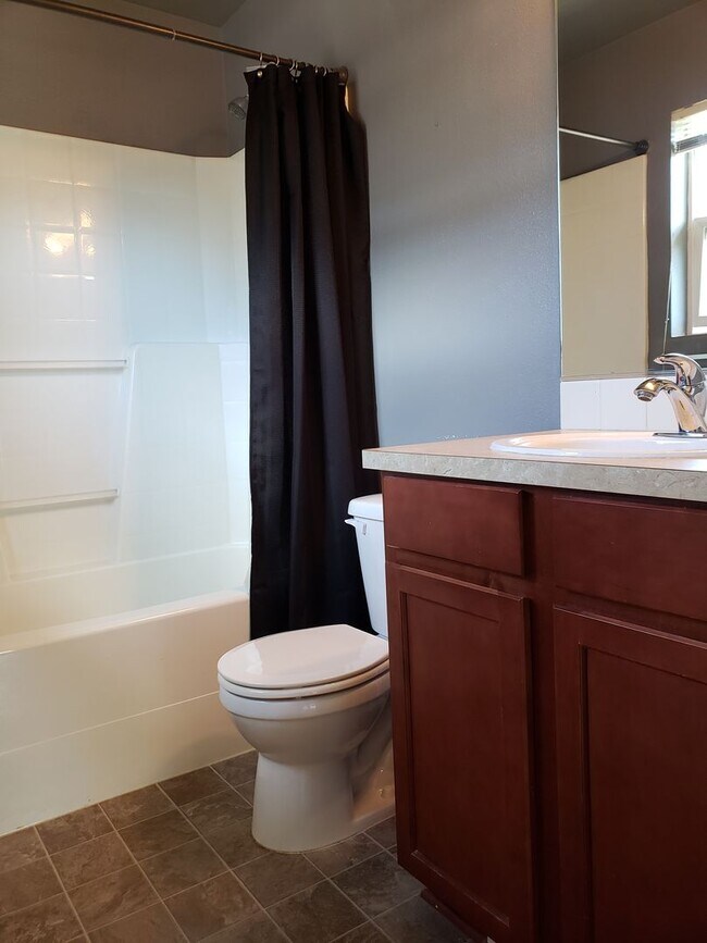 Building Photo - Two Bedroom In Cordata Neighborhood