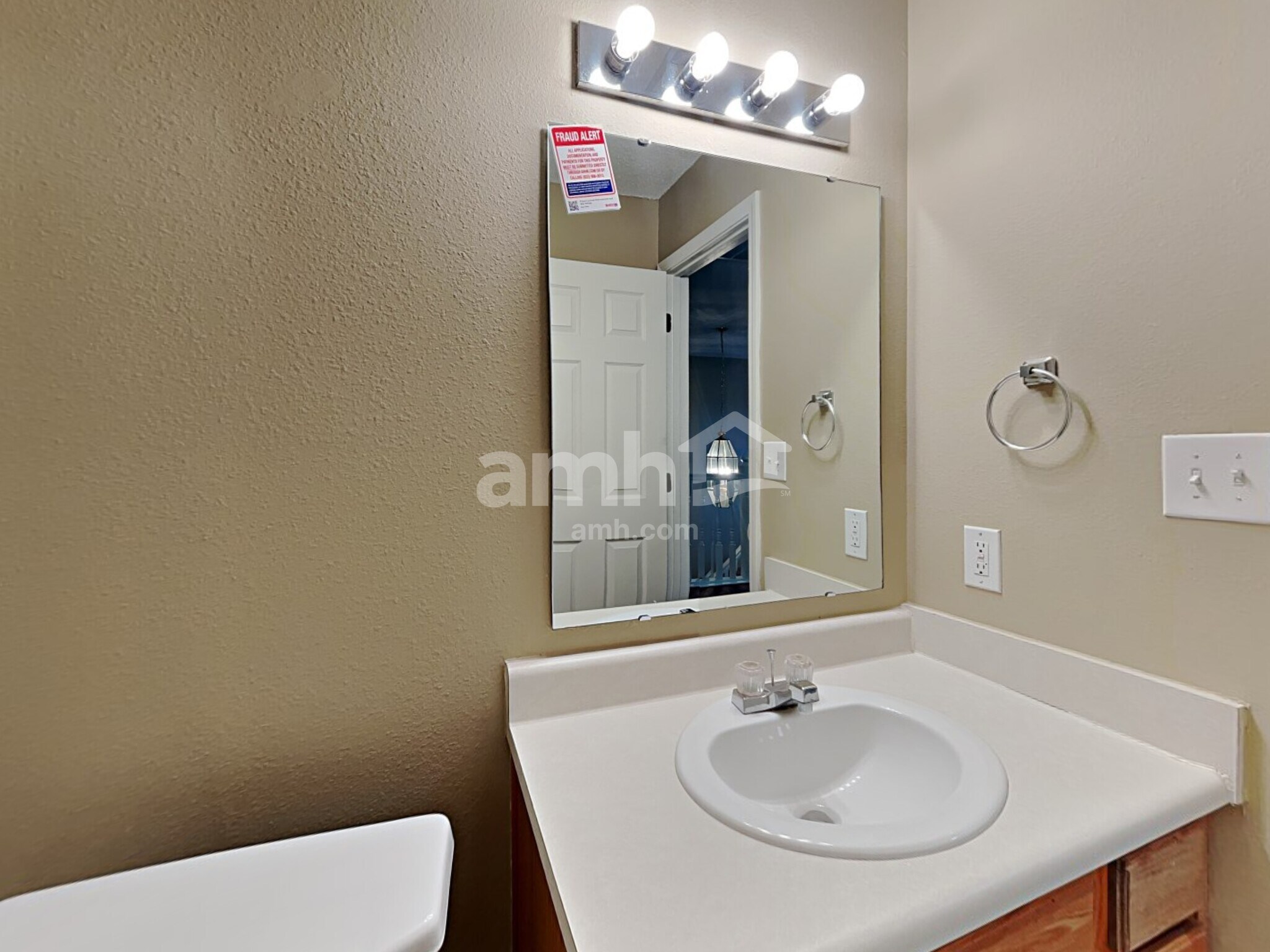 Building Photo - 657 Blue Meadow Dr