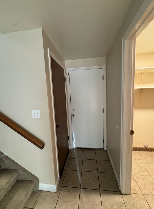 Building Photo - Orem Duplex