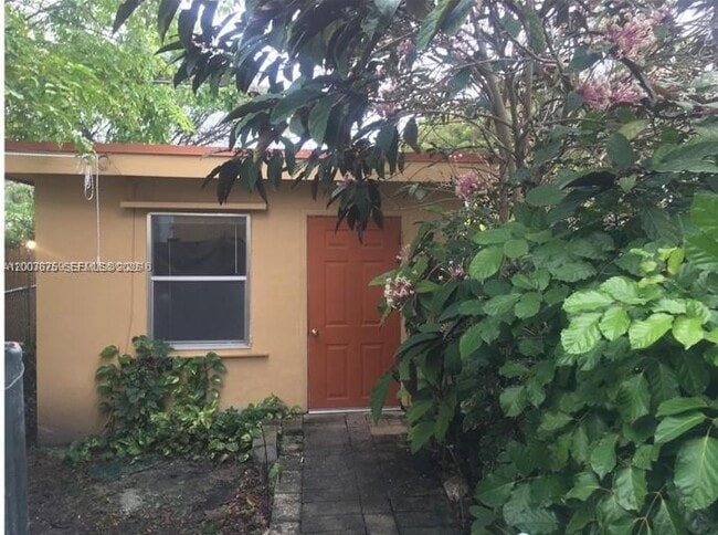 Building Photo - 305 NE 2nd Ave