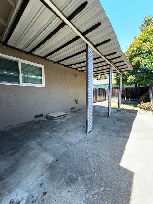 Building Photo - 87/89 Starr Way