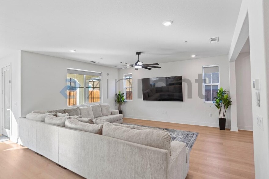 Building Photo - 6795 Paseo St