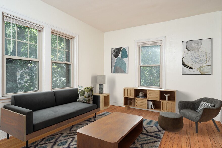 Interior Photo - 2226 Garfield Ave S