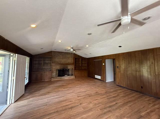 Building Photo - 8395 Sunrise Dr