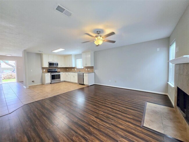Building Photo - 1423 Stone Bluff Dr
