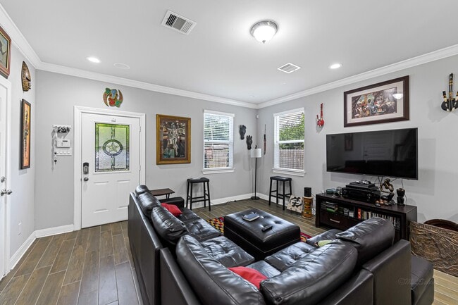 Building Photo - 4617 White Rock St