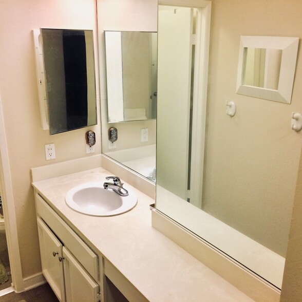 Guest Bathroom - 8769 Mountain Blvd