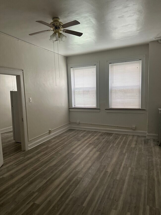Building Photo - 5480 S Cornell Ave