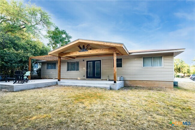 Building Photo - 625 Creek Dr