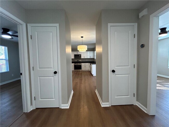 Building Photo - 1226 Beechview Dr SE