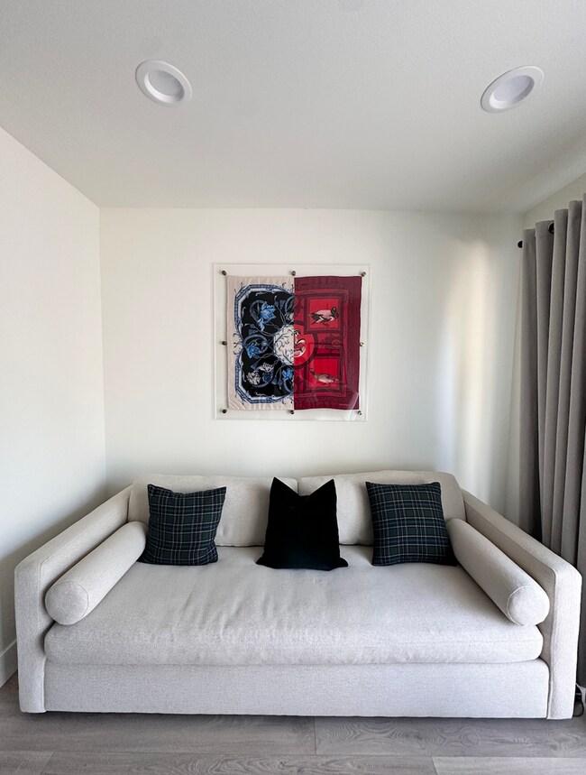 Building Photo - Modern Ballard Townhouse | 3 Beds, 2.5 Bat...