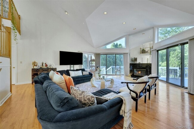 Building Photo - 2 Meadowwood Ln
