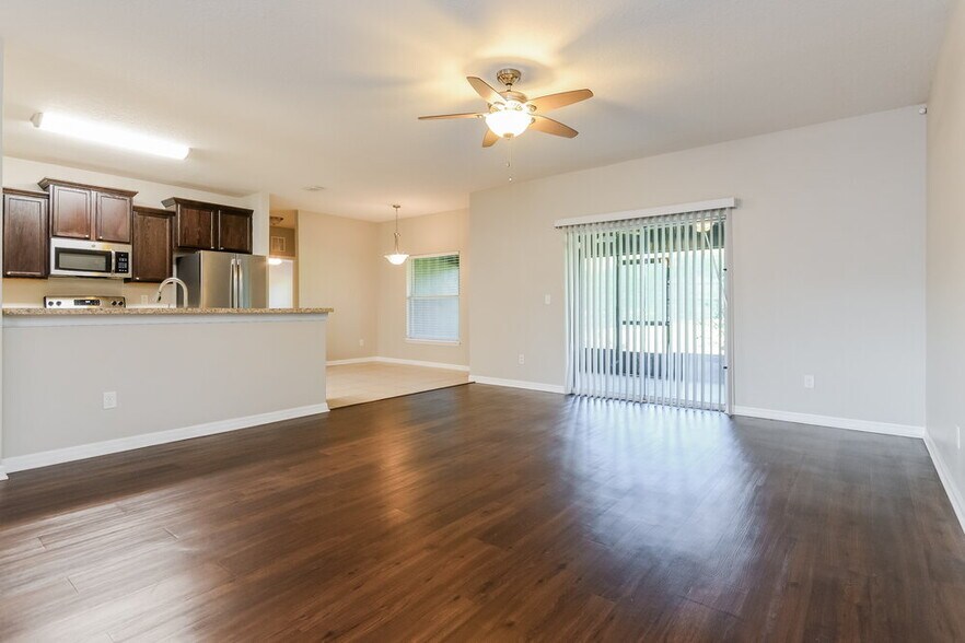 Building Photo - 13307 Tamarack Blvd