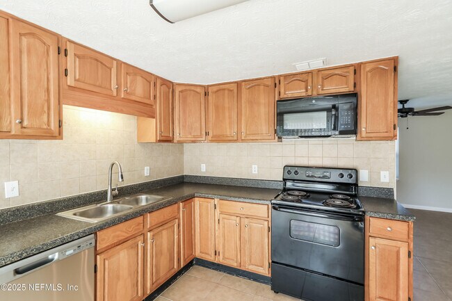 Building Photo - 8360 Red Holly Ln