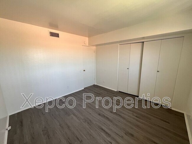 Building Photo - 550 El Cielo Rd