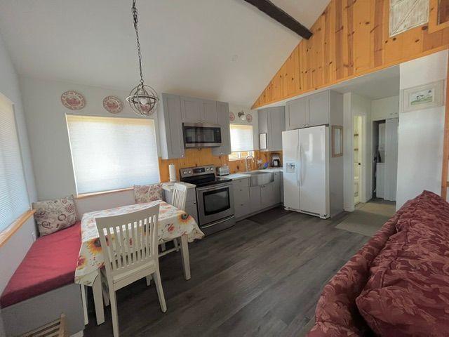 Building Photo - 813 Pinon Ln