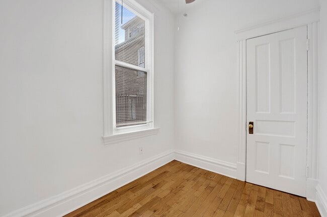 Building Photo - 2702 W 24th Pl