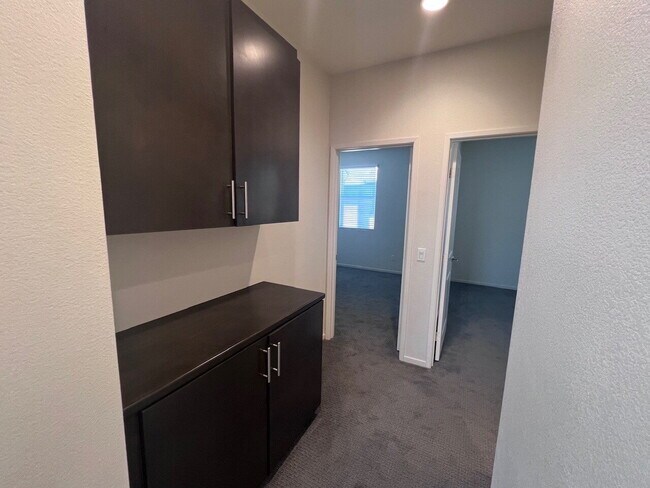 Building Photo - Gorgeous Like-New 4BD/3.5BA Oceanside Townhome! Bright & Airy Open Floor Plan, Stainless Applianc...