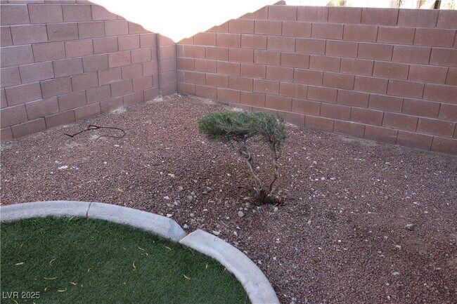 Building Photo - 3764 Bowers Hollow Ave