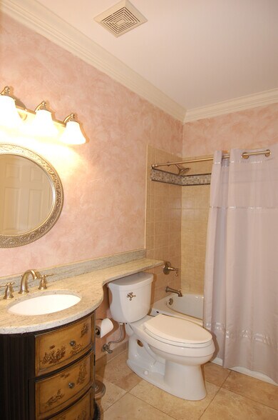1st Floor Bath - 103 Withwyndle Ct