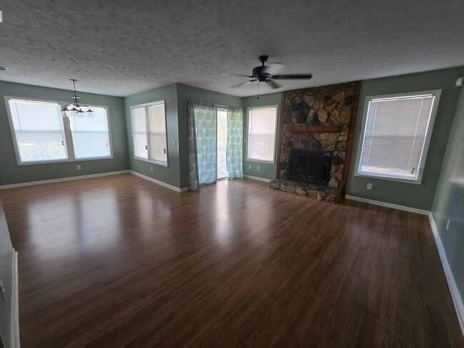 Building Photo - 1018-4 Brookhollow Dr - Stewarts Creek