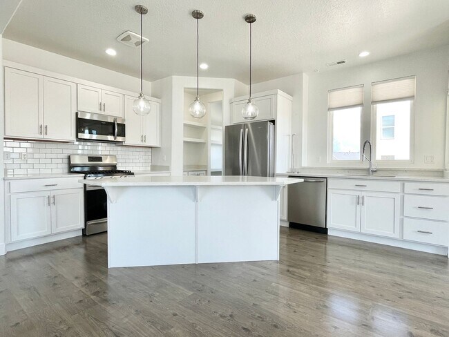 Building Photo - Gorgeous Townhome in South Jordan!