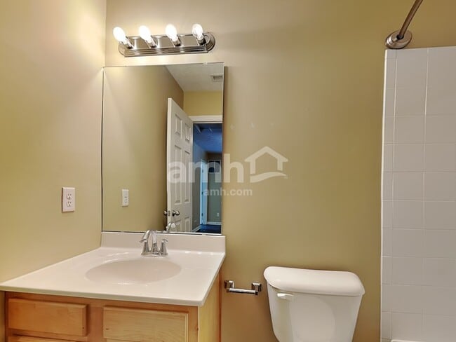 Building Photo - 439 Parkview Ct