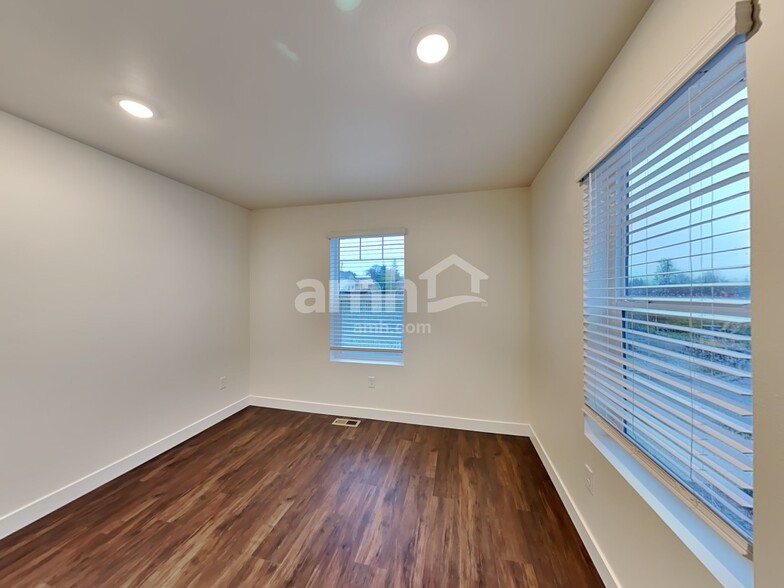 Building Photo - 4718 87th Ave NE